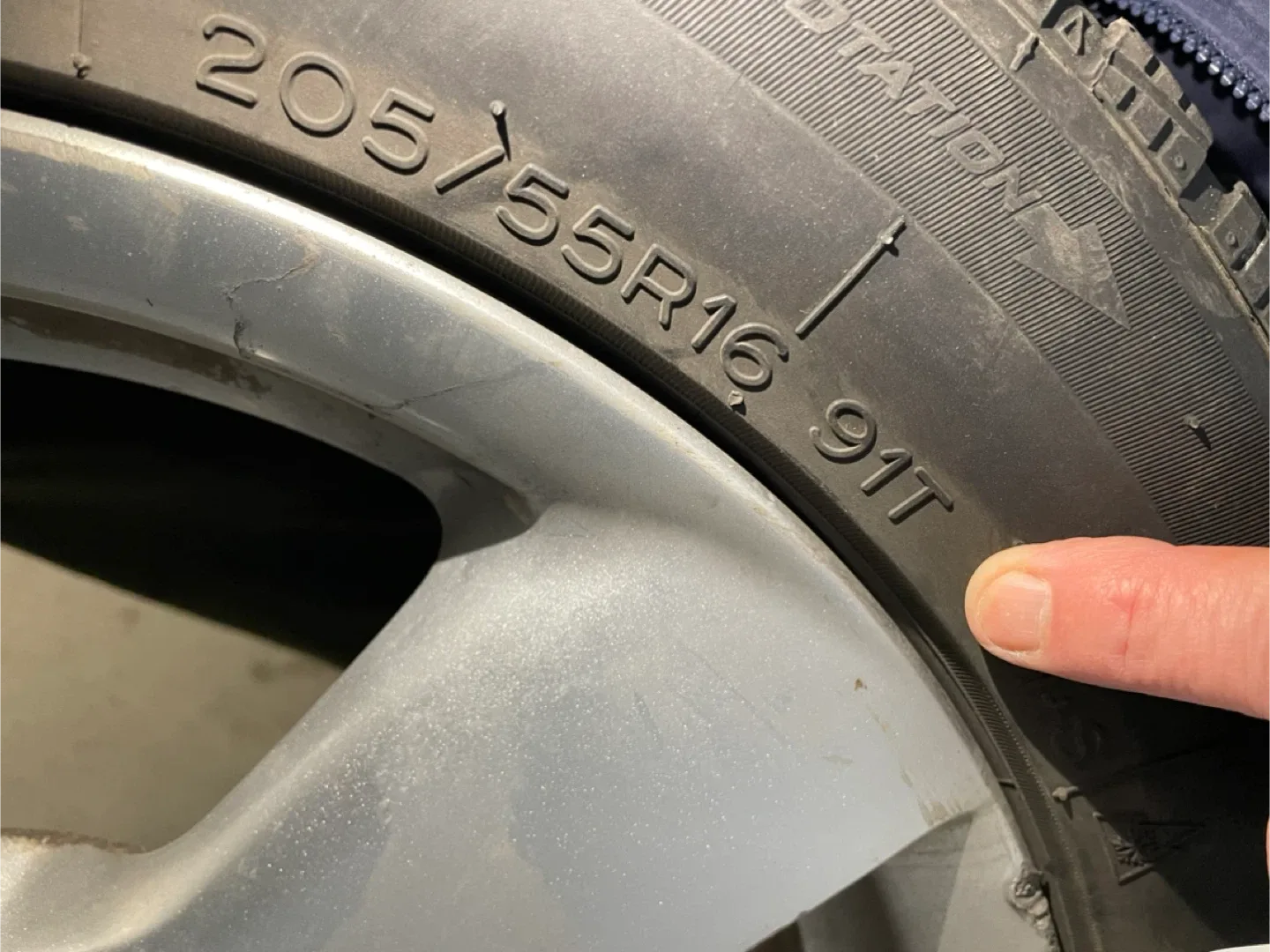 Snow Tires on rim image indicator(4)
