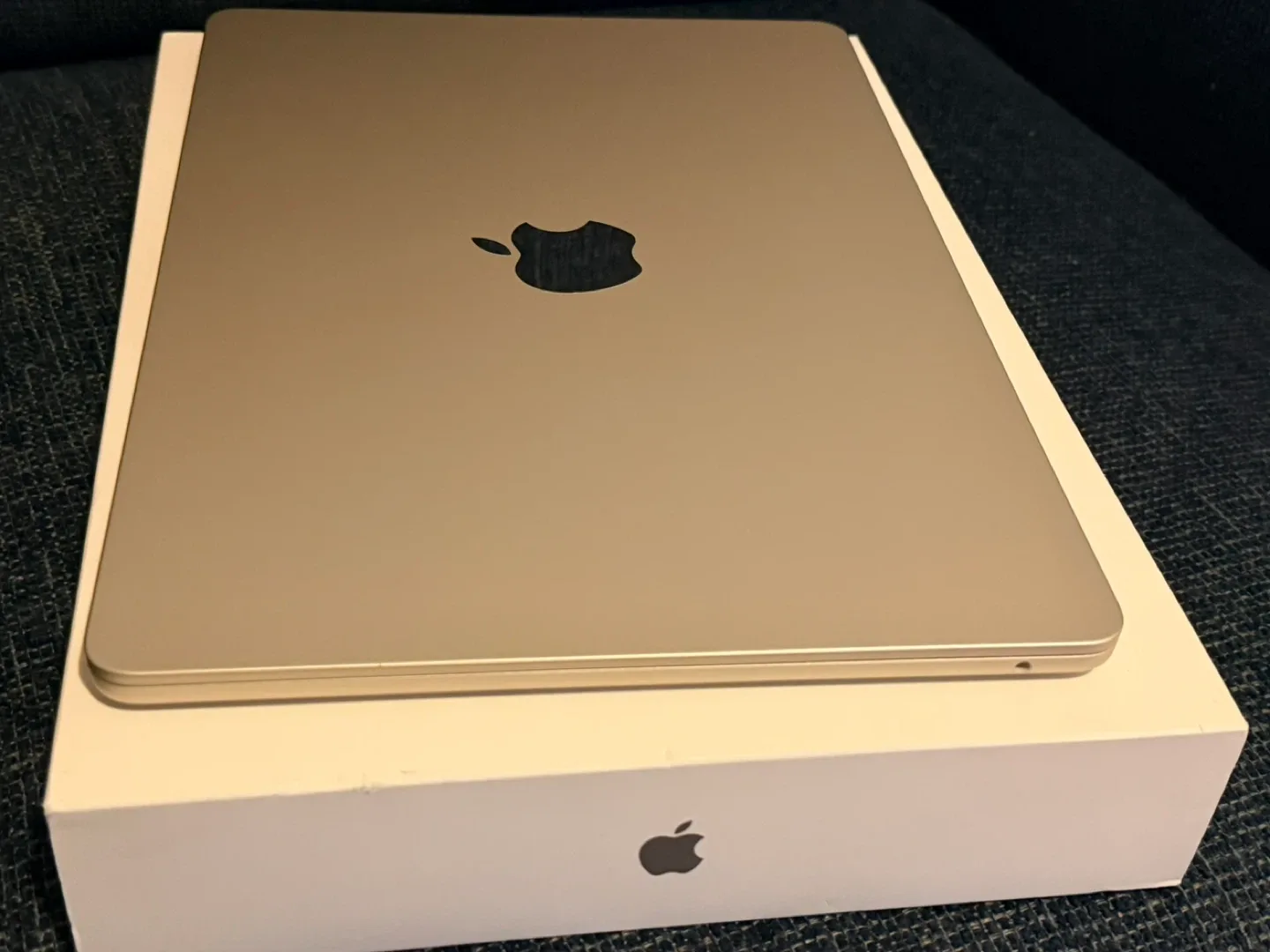 MacBook Air M2 16GB memory 256 image indicator(4)