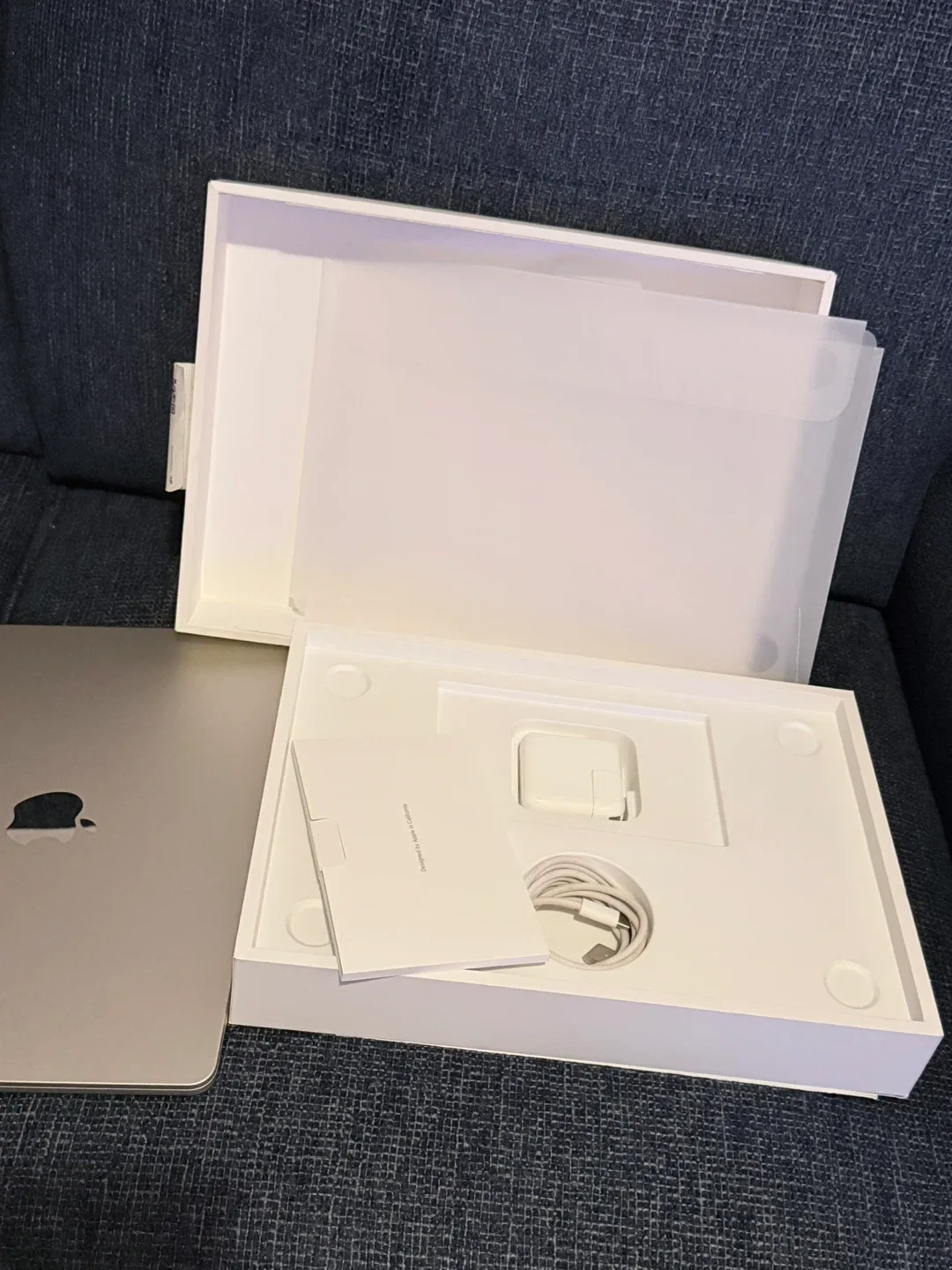 MacBook Air M2 16GB memory 256 image indicator(6)