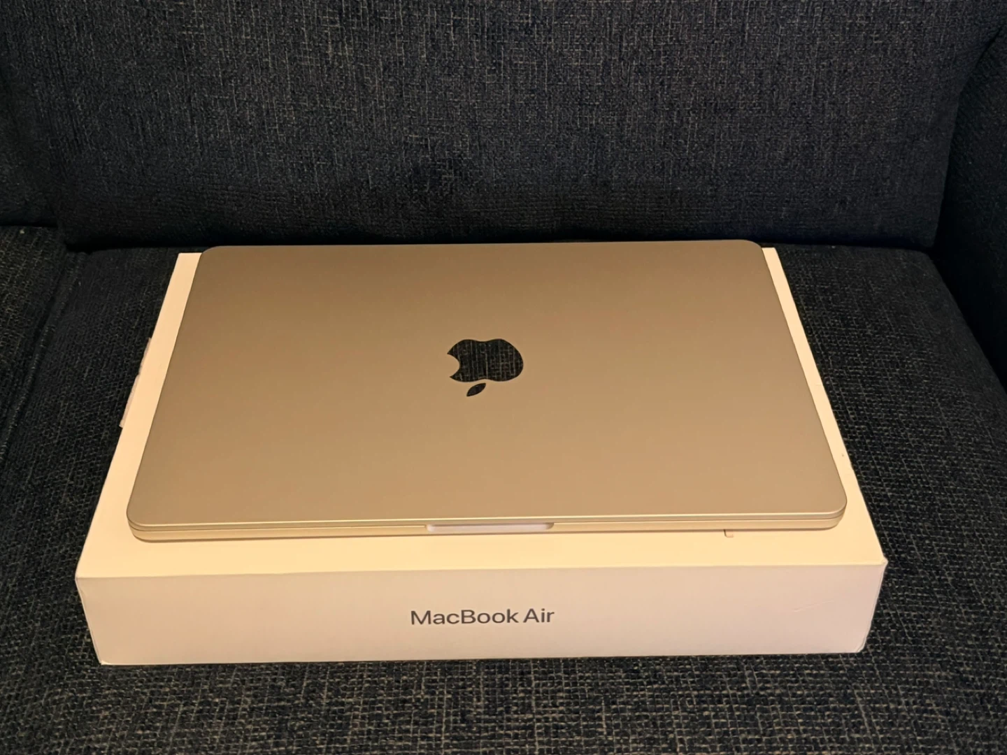 MacBook Air M2 16GB memory 256
