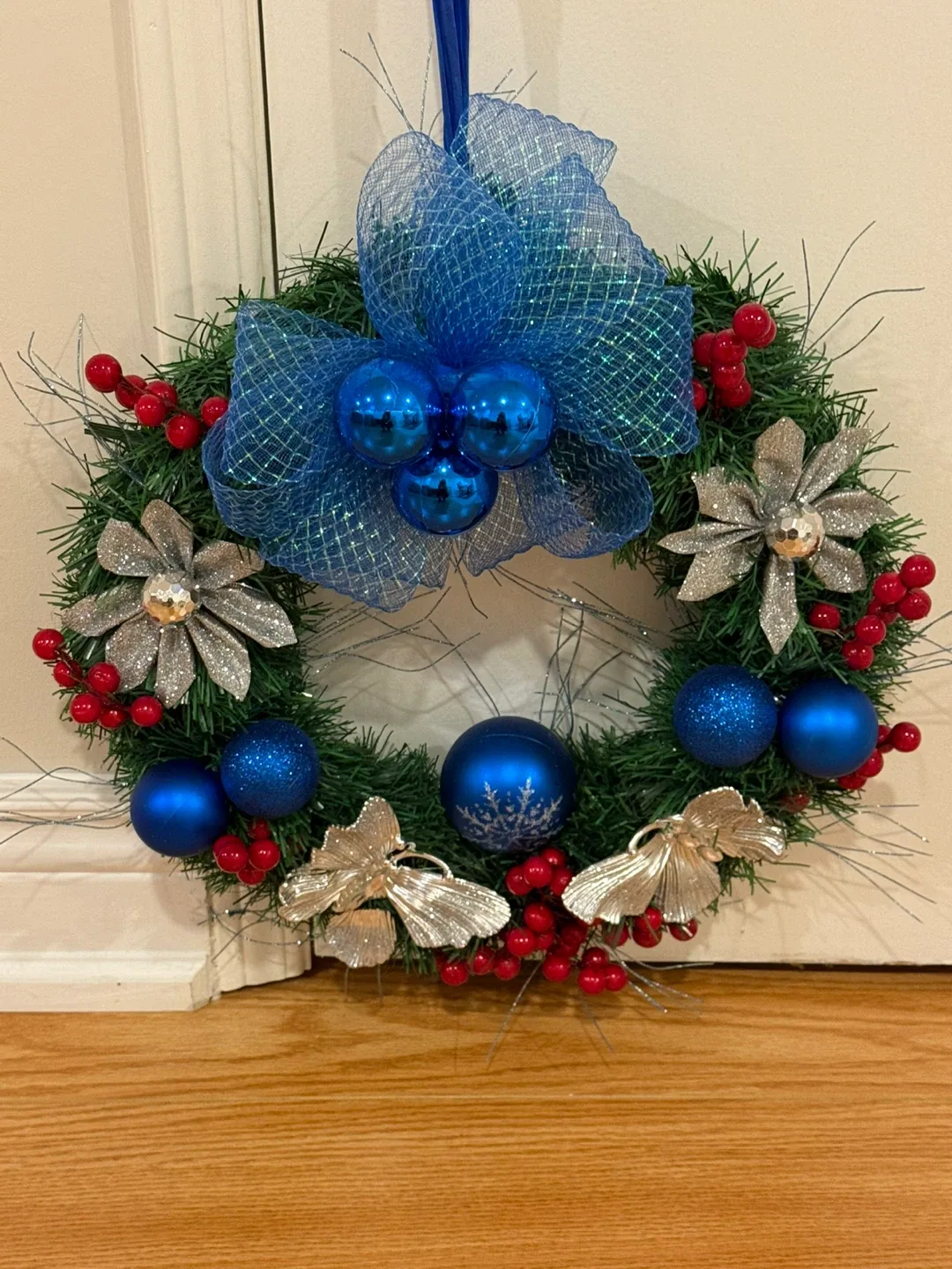 Christmas Wreath - Blue & Silver image indicator(2)
