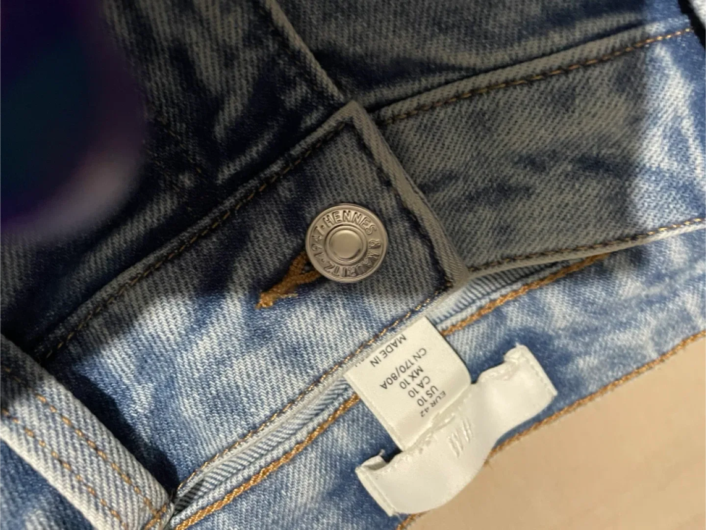 H&M Light Wash Denim Jeans - Size 10 image indicator(3)