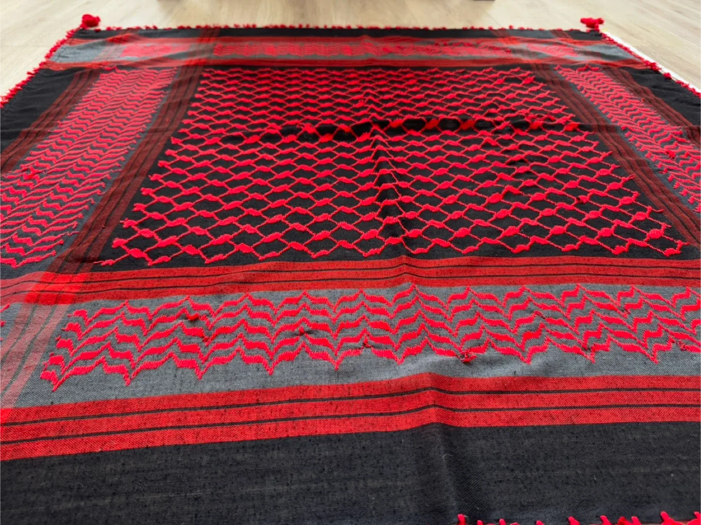 Red & Black Shemagh Scarf Keffiyeh image indicator(3)