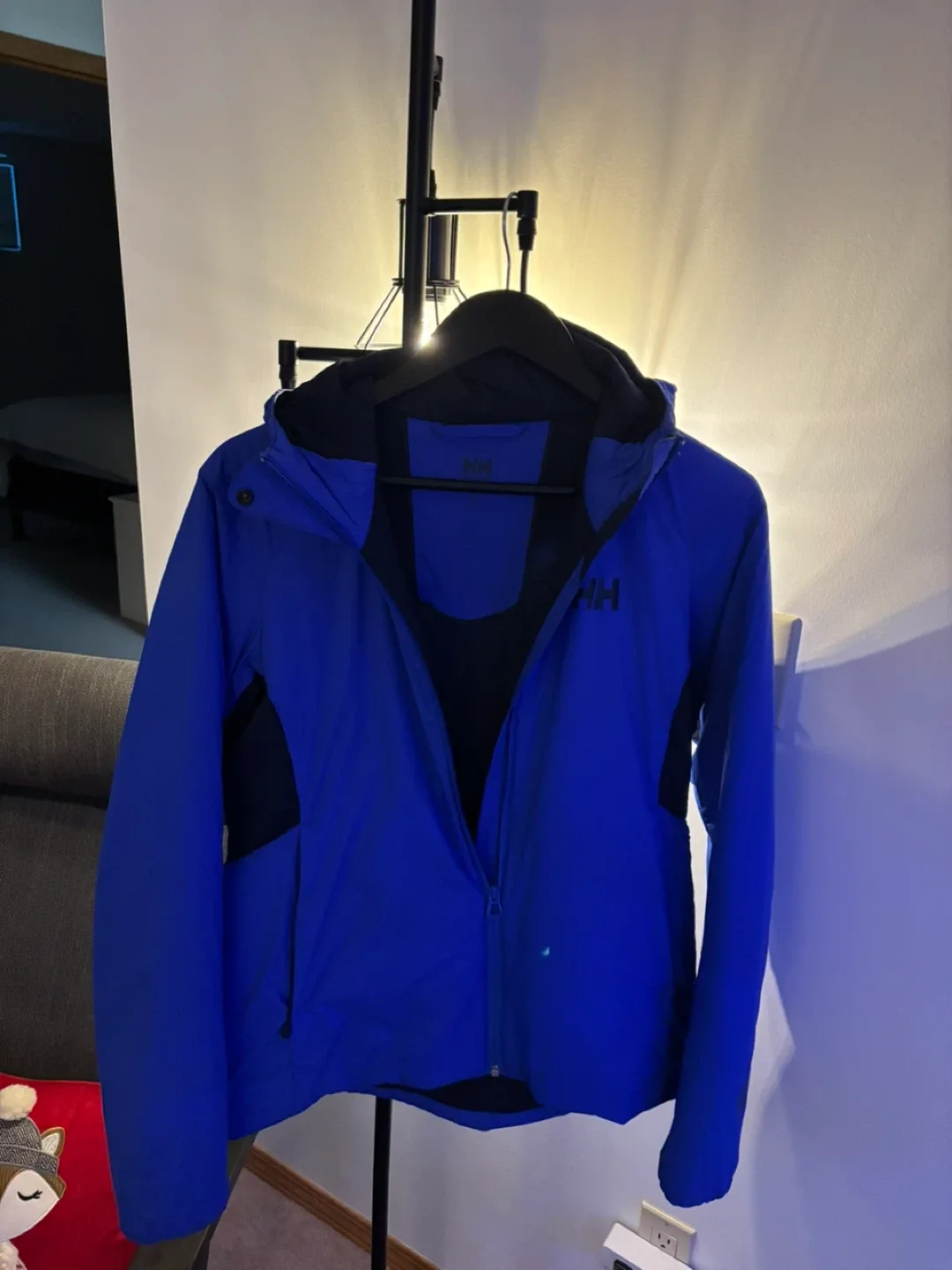 Helly Hansen winter jacket image indicator(2)