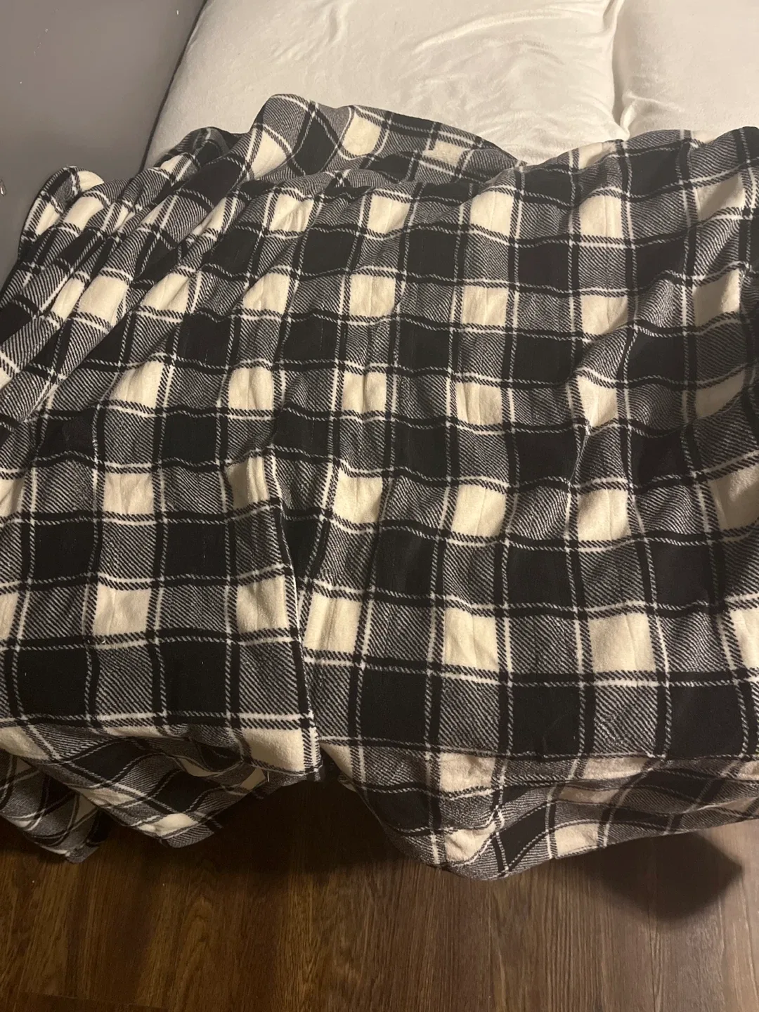 Sunbeam heated Black and White Plaid Blanket