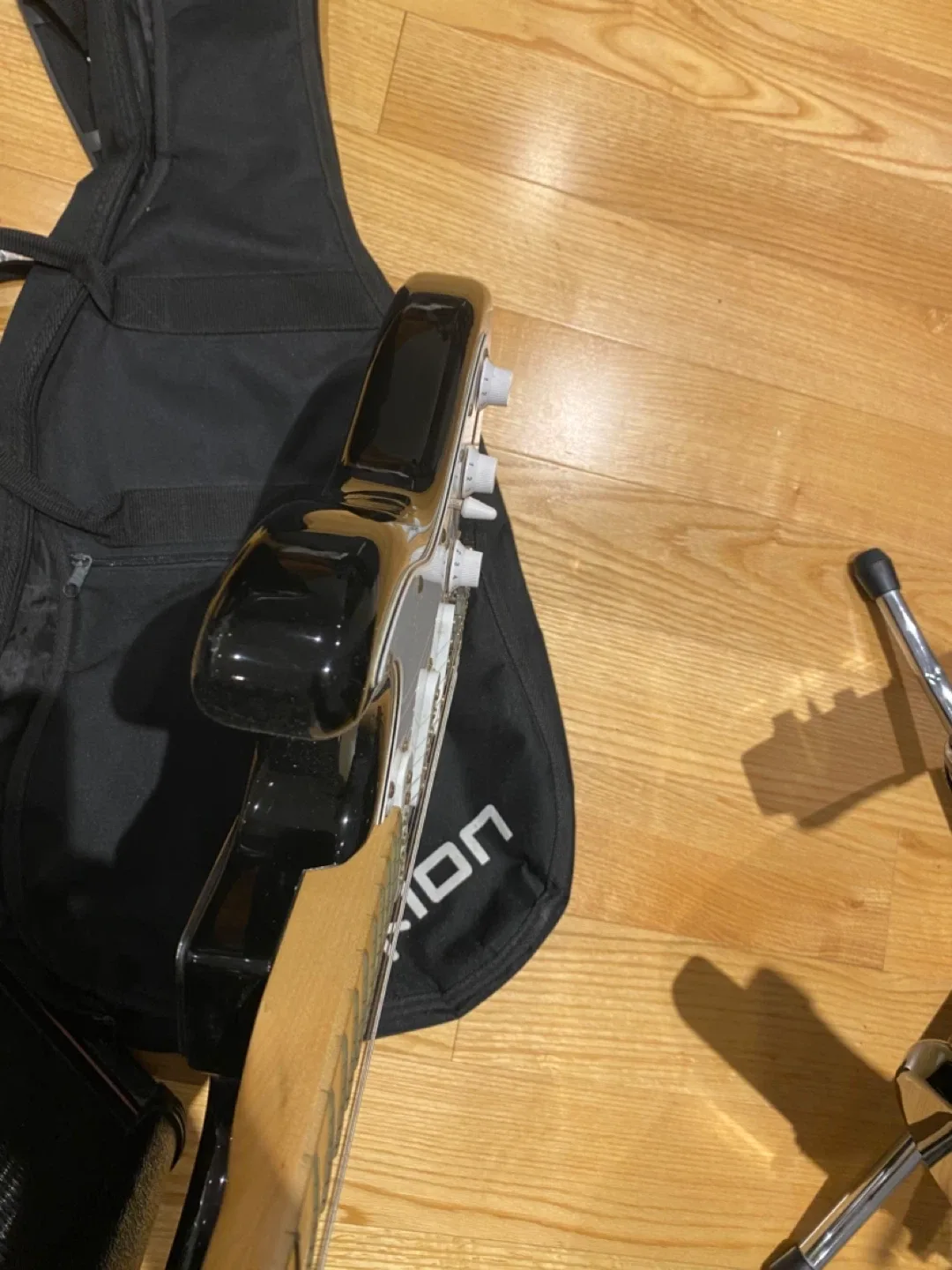 Tanglewood Guitar & AK15G Amp image indicator(6)