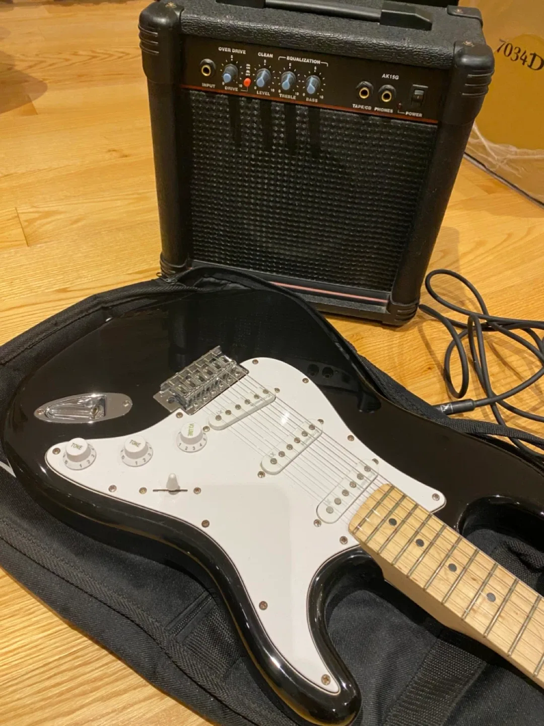 Tanglewood Guitar & AK15G Amp