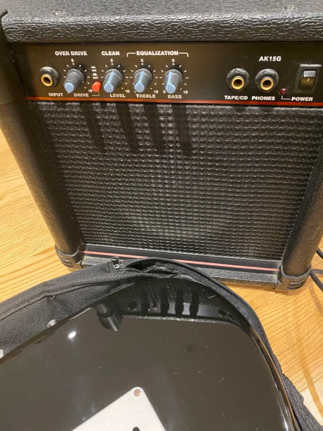 Tanglewood Guitar & AK15G Amp image indicator(5)