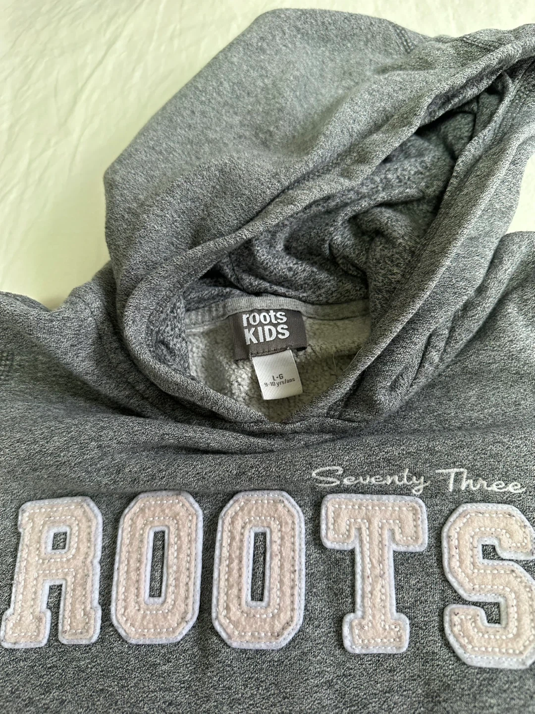 Kids Sweat shirts - Like New - photo 2