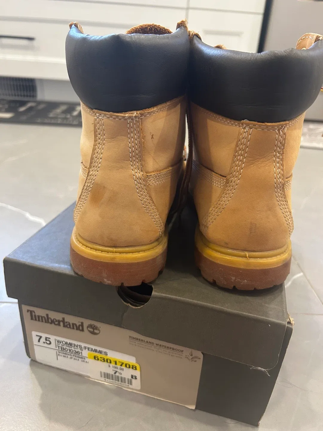 Timberland Boots - Size 7.5 Women's image indicator(2)
