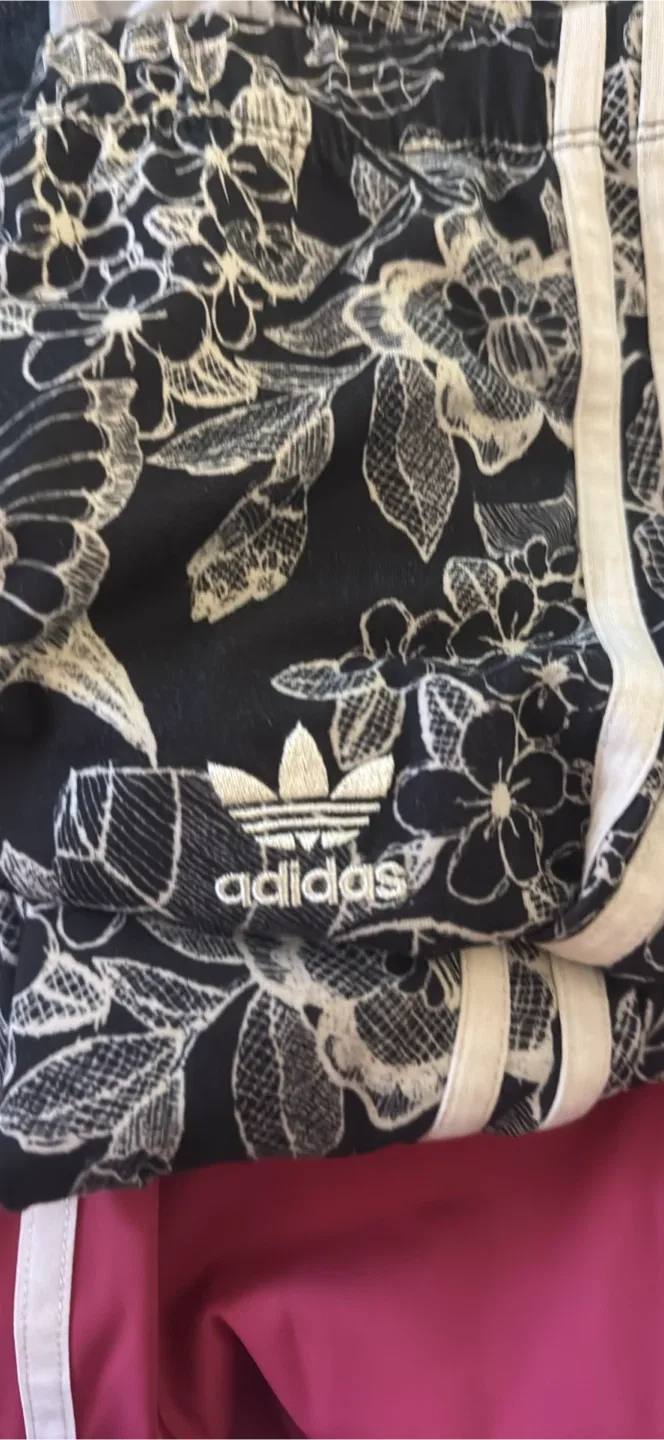 Adidas items image indicator(3)