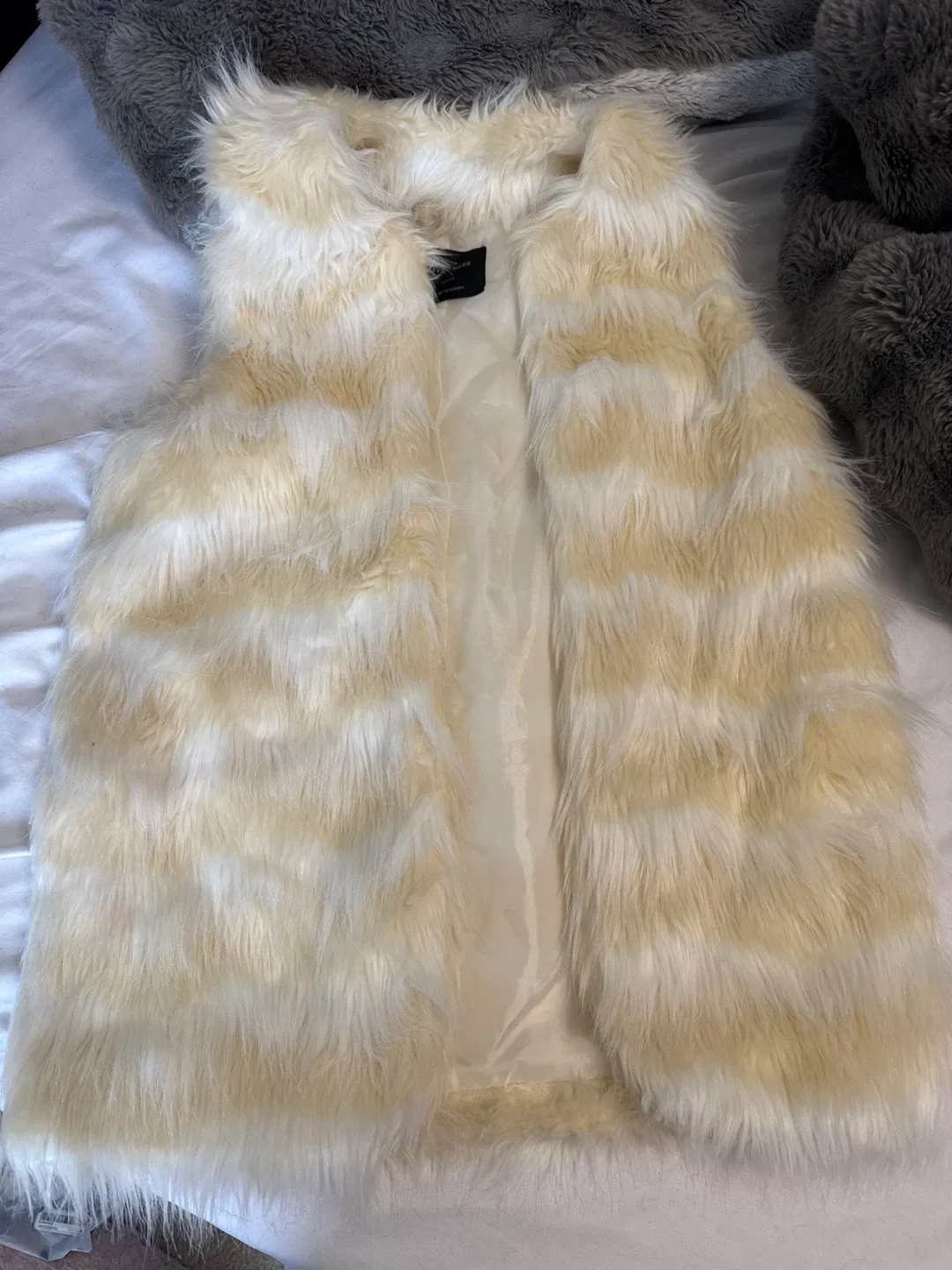 Faux Fur Vest - Cream/White
