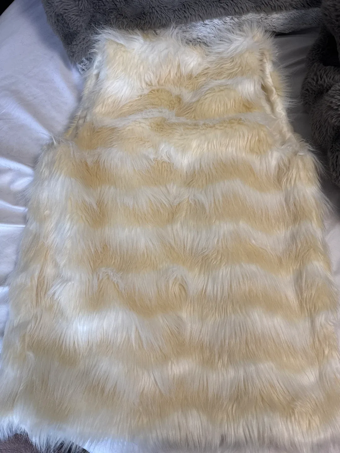 Faux Fur Vest - Cream/White image indicator(2)