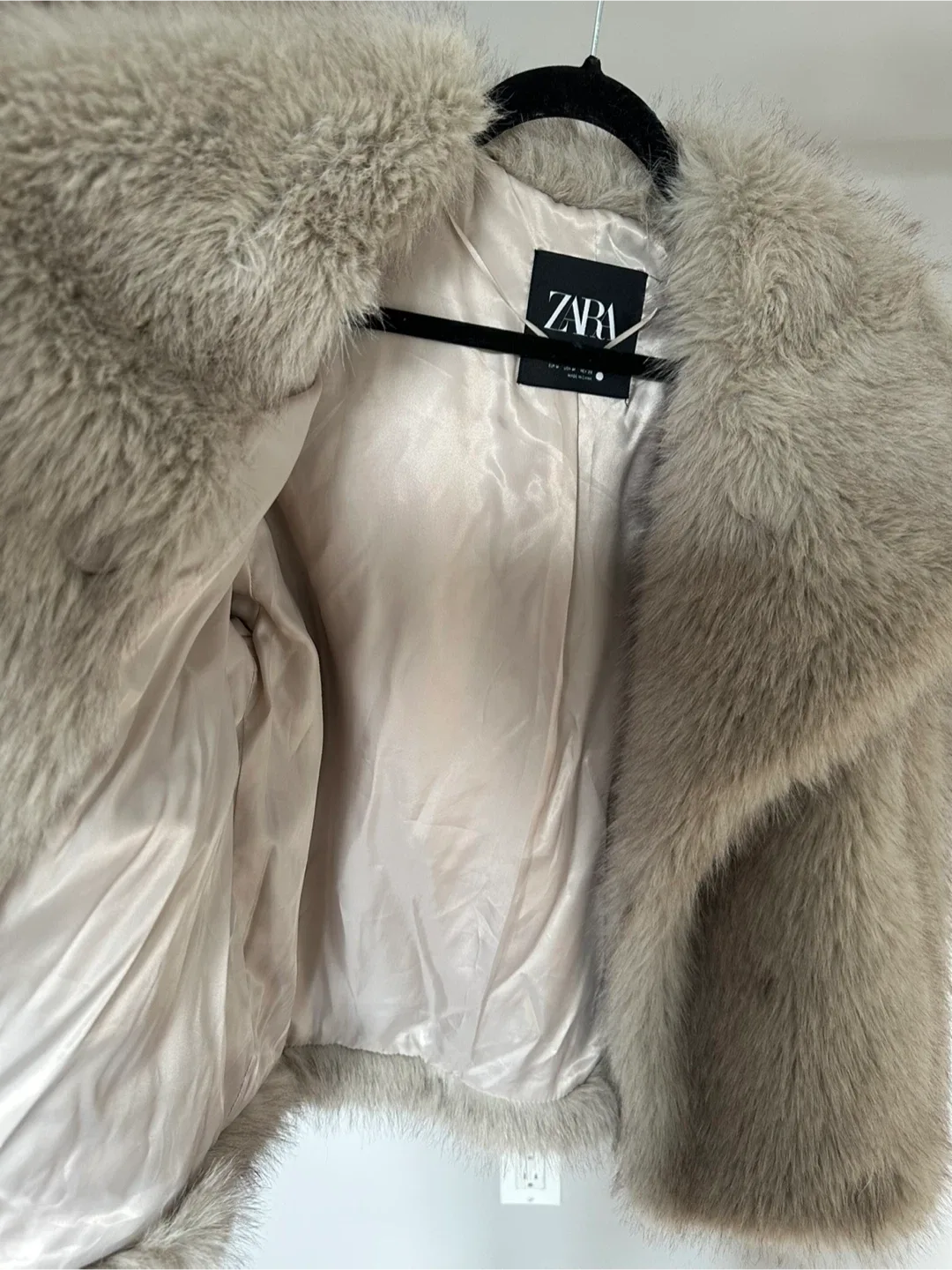 Zara Faux Fur Jacket - Size M image indicator(5)