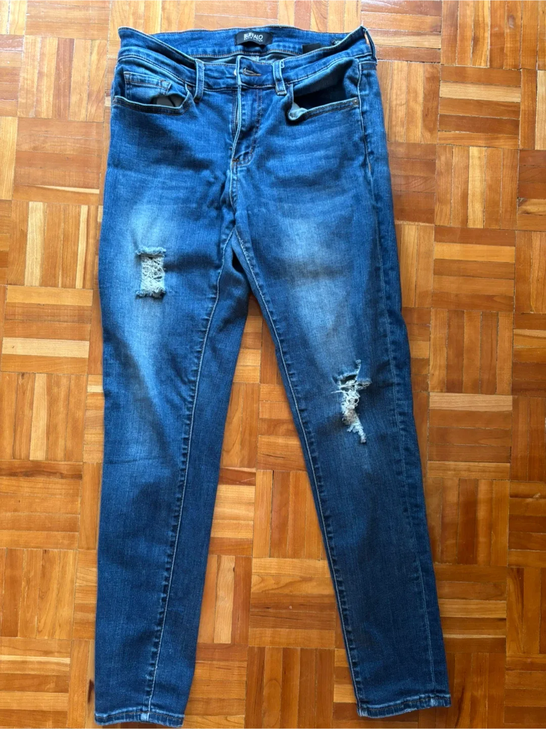 Distressed jeans size 29