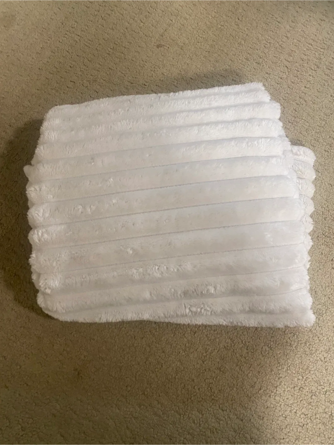 White Fluffy Blanket / Throw image indicator(2)