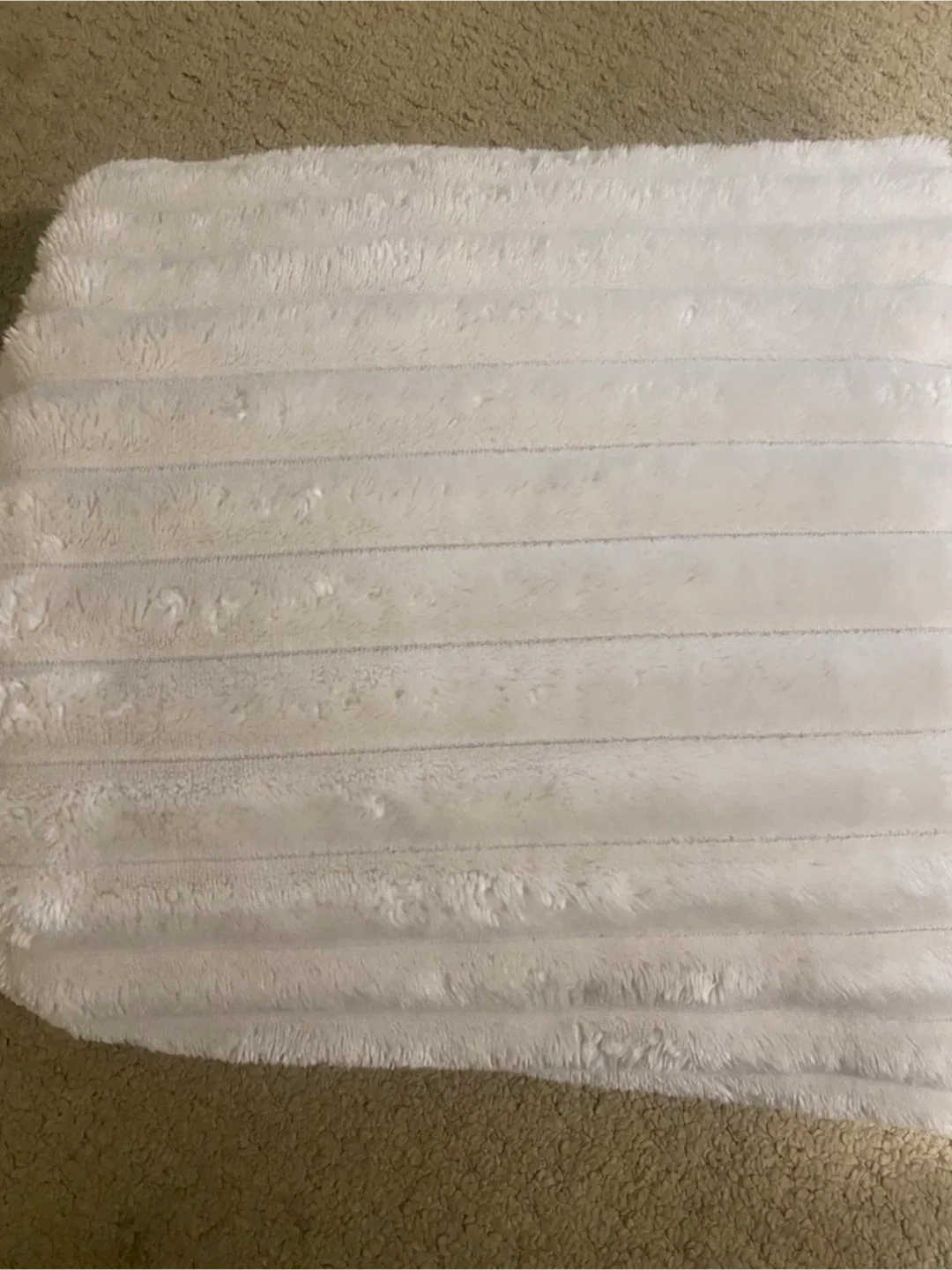 White Fluffy Blanket / Throw image indicator(3)