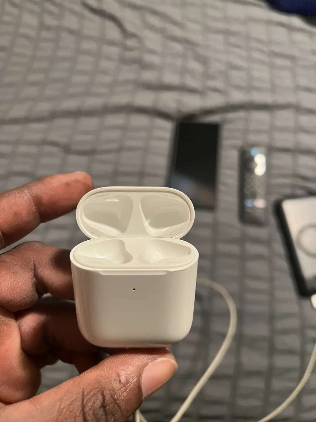 Apple AirPods Charging Case image indicator(4)