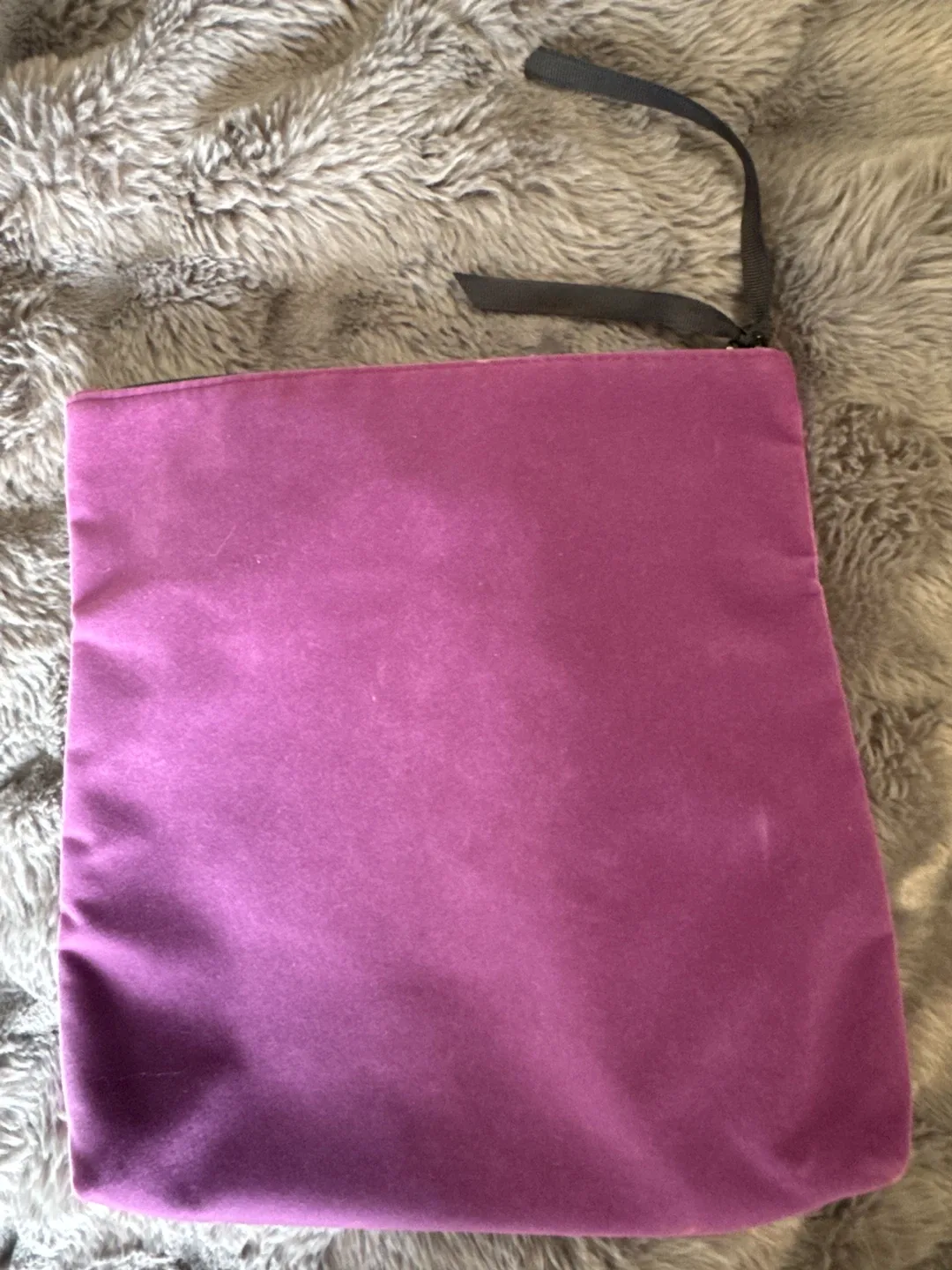 Gucci Beauty Purple Makeup Bag image indicator(2)