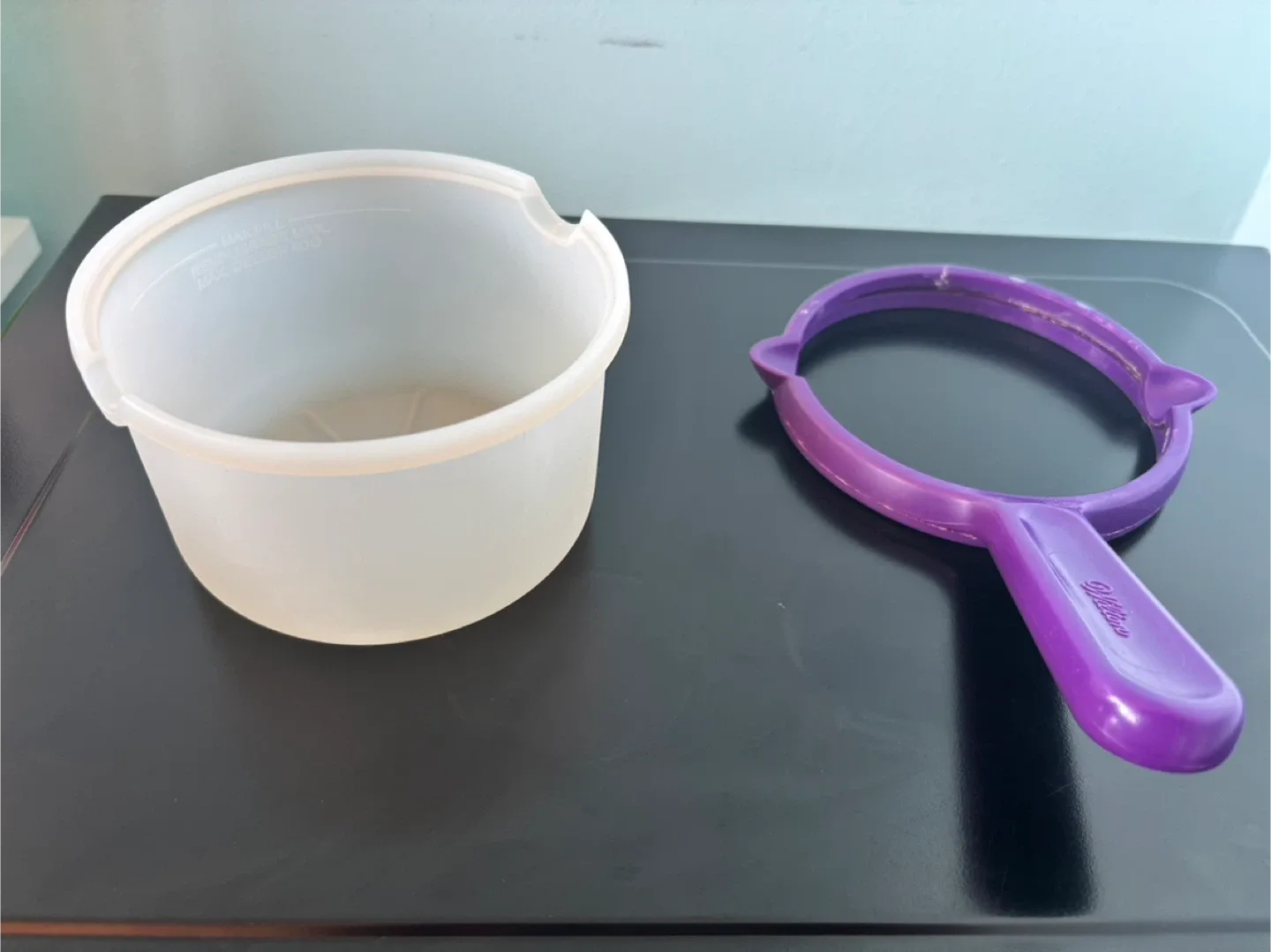 Wilton Chocolate & Candy Melts Melting Pot image indicator(5)