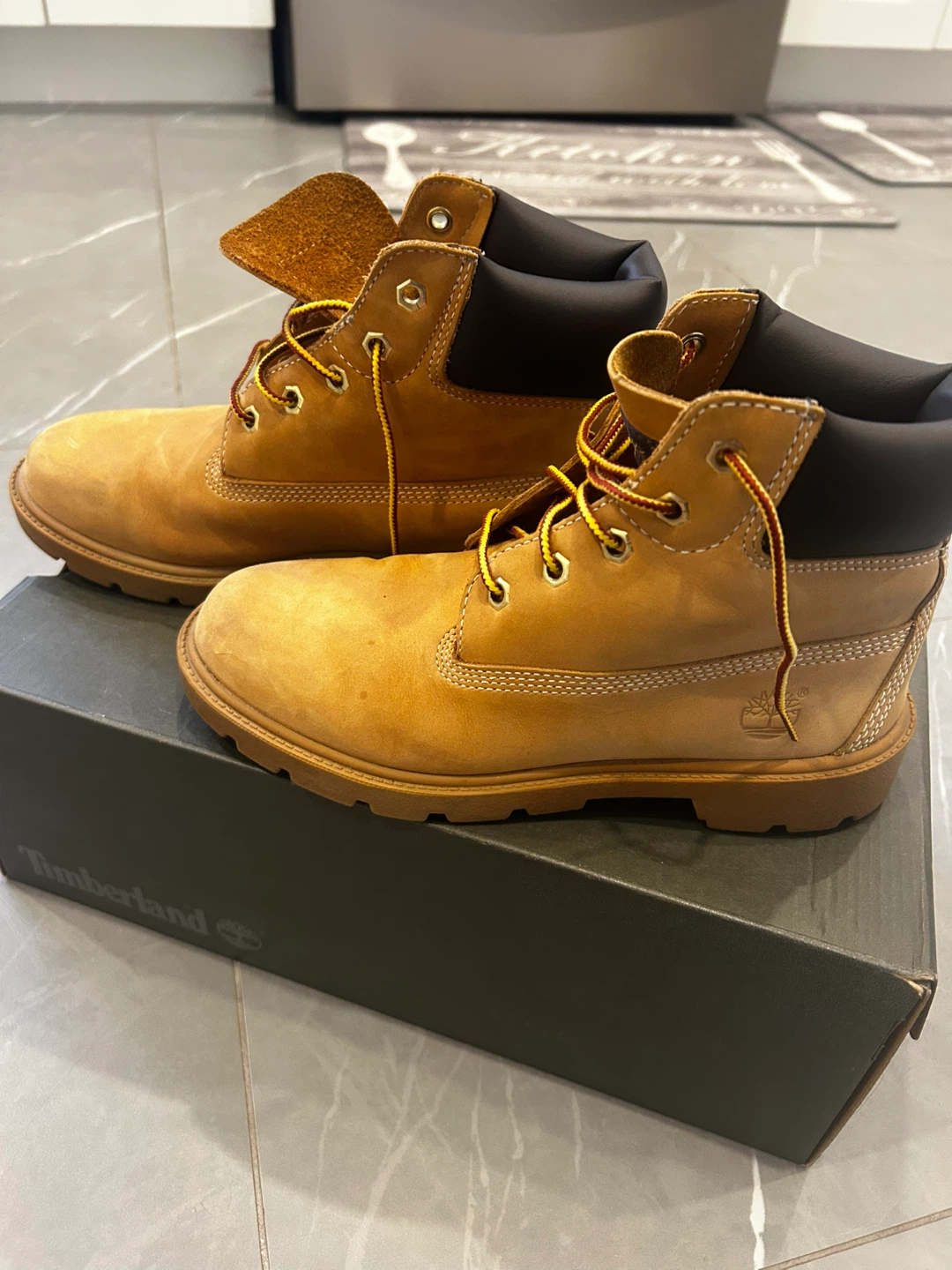 Timberland Junior's Tan Boots Size 4 - photo 2