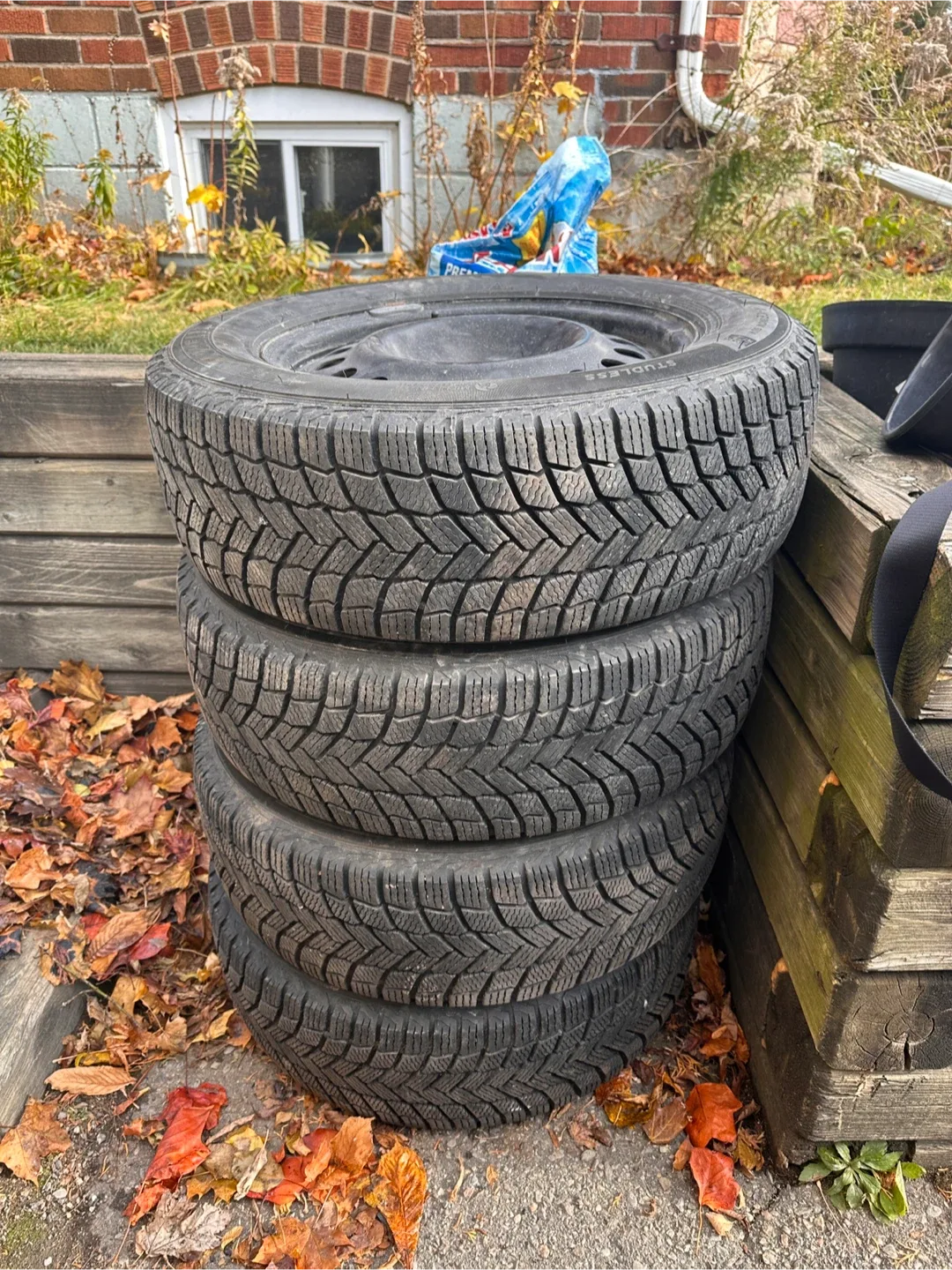 Michelin X-Ice Snow SUV 225/65R17 Tires