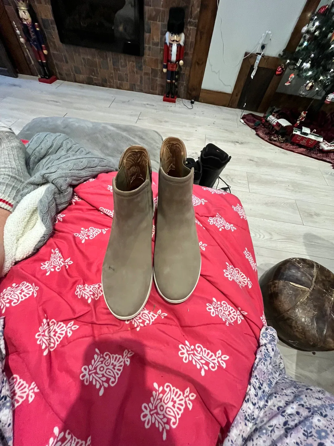 Earth Origins United Chelsea Boots Size 8.5 image indicator(7)