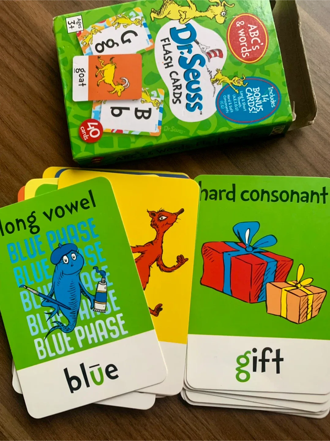 Dr. Seuss ABC's & Words Flash Cards image indicator(3)