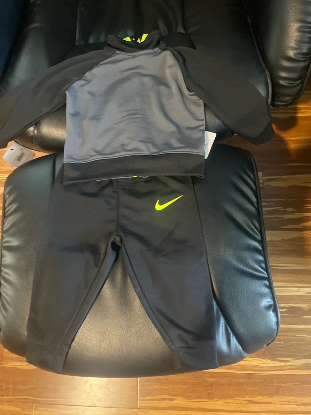 Nike 2-Piece Set - Gray & Black image indicator(2)