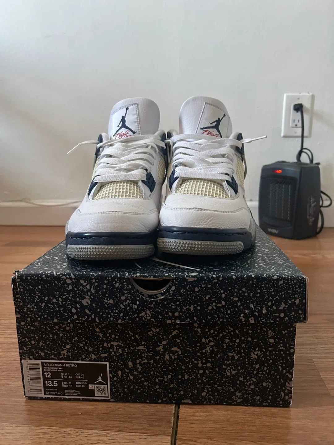 Air Jordan 4 Retro Midnight Navy Size 12 image indicator(2)