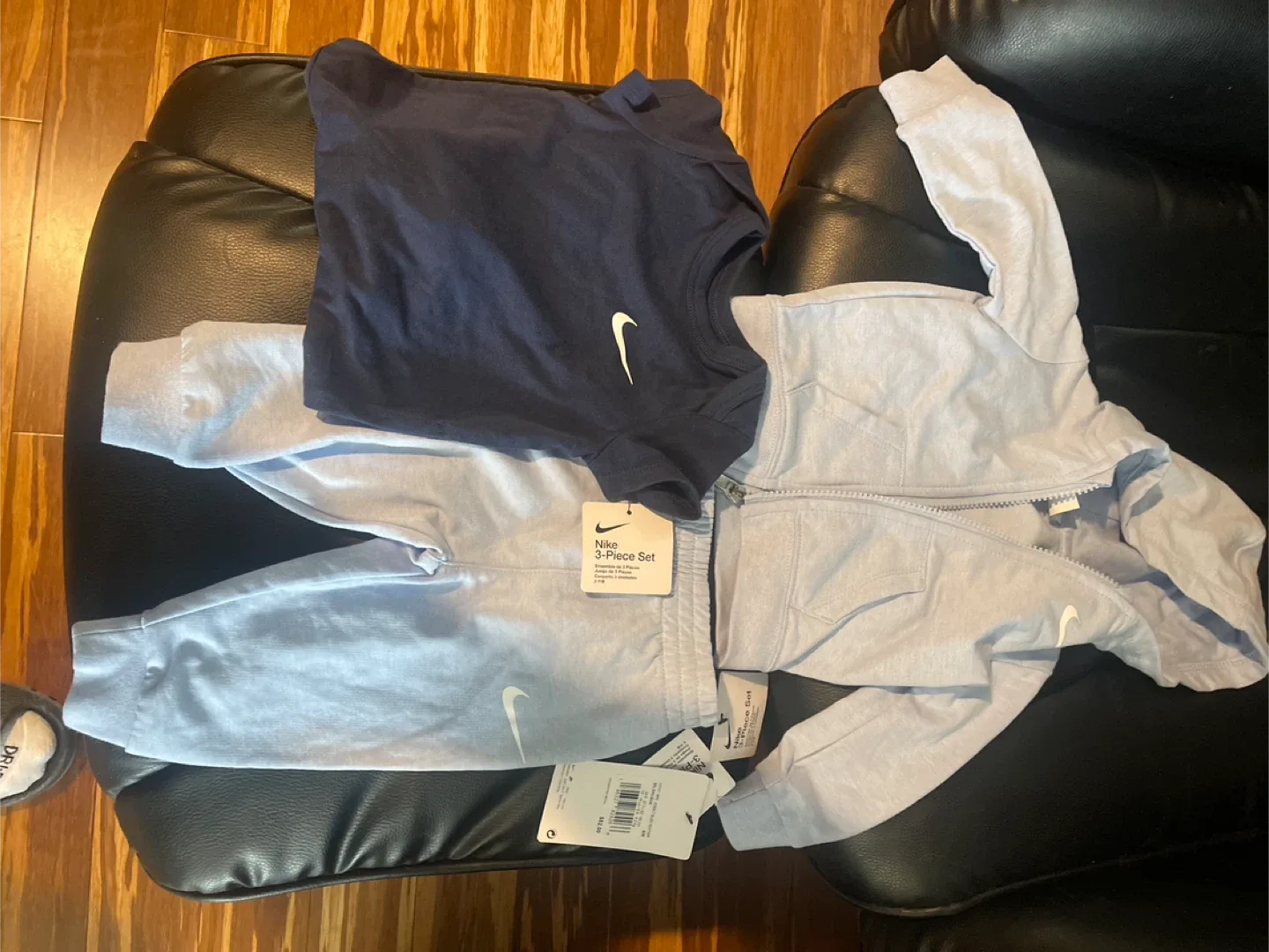 New Nike 3-Piece Set - Baby Clothes image indicator(2)