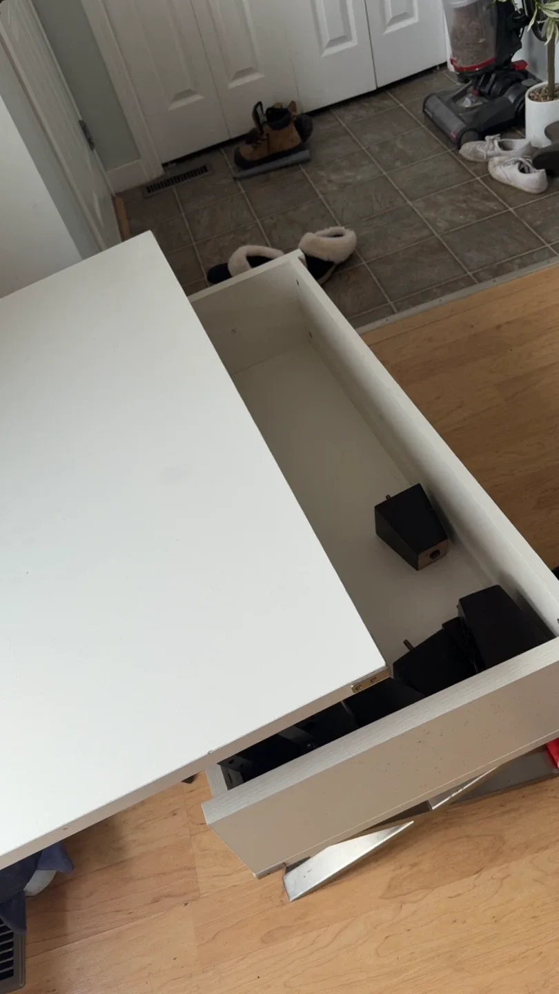 White & Wood Drawer Unit