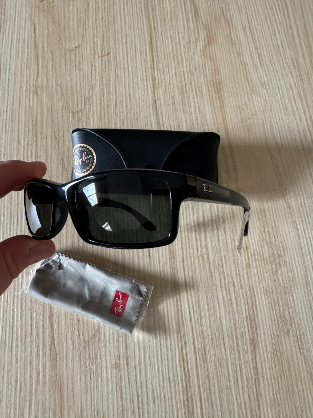 Ray-Ban Sunglasses with Case - photo 2
