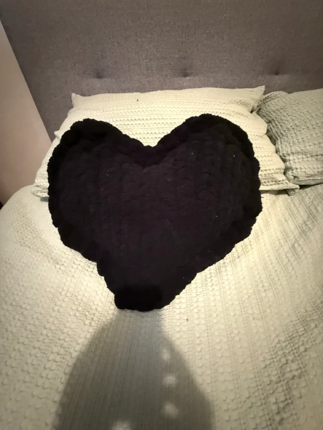 Handmade Chunky Knit Heart Pillow image indicator(5)