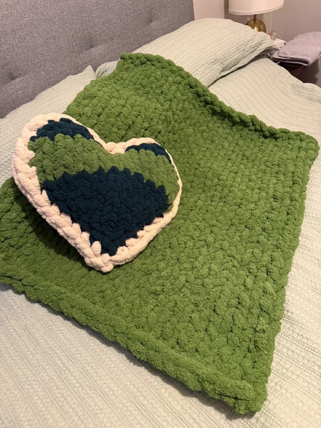Handmade Chunky Knit Blanket & Heart Pillow