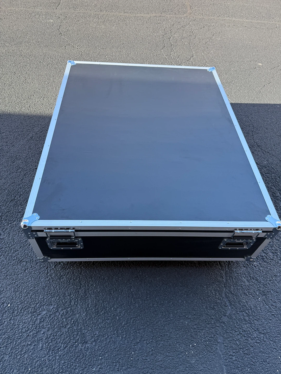 Flight Case Road Case w/ Foam – 56.5 x 45.25 x 14 in
