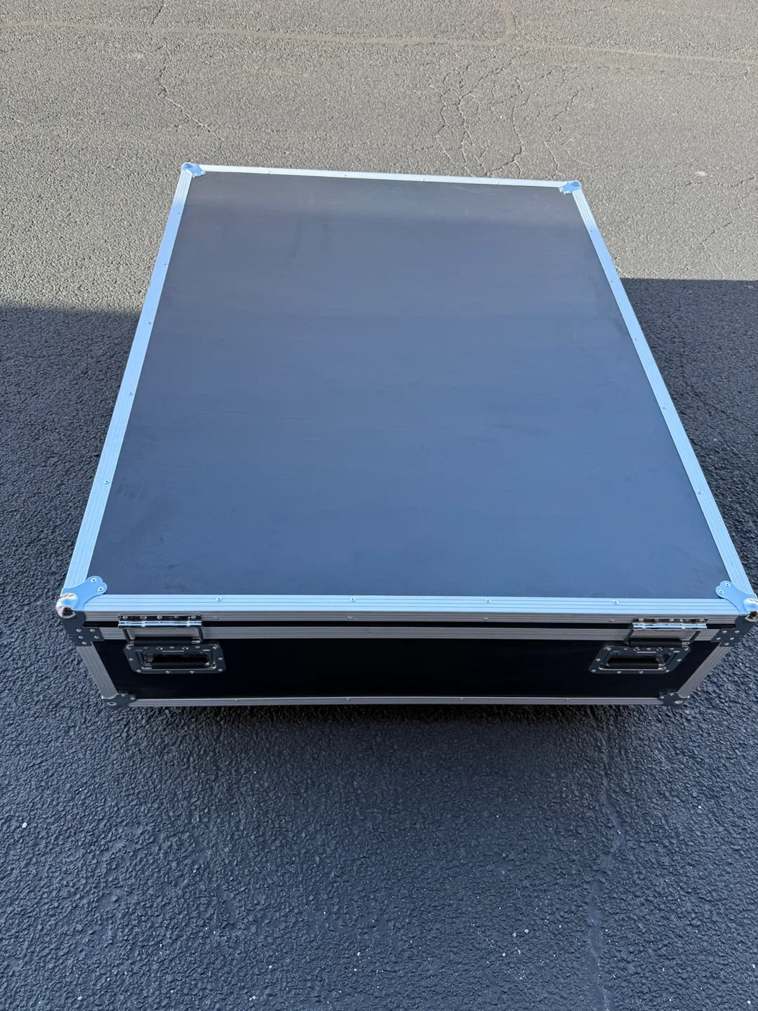Flight Case Road Case w/ Foam – 56.5 x 45.25 x 14 in