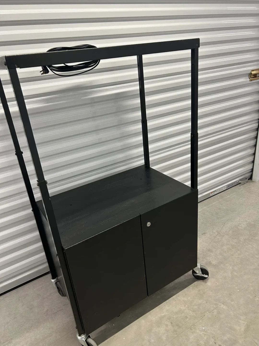 Rolling Black Metal Cart with Electric 110V Bar image indicator(4)