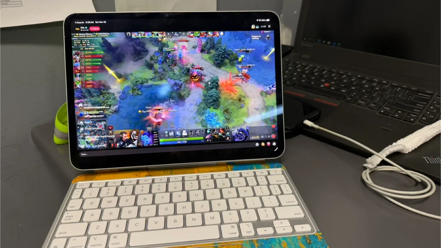 Apple iPad  256 GB Pro & Magic Keyboard with Apple Pencil Pro