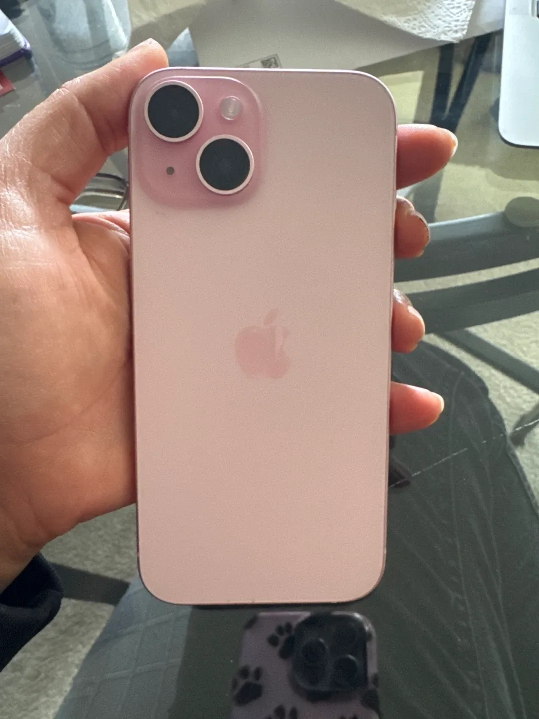iPhone 15 pink with clear case image indicator(2)