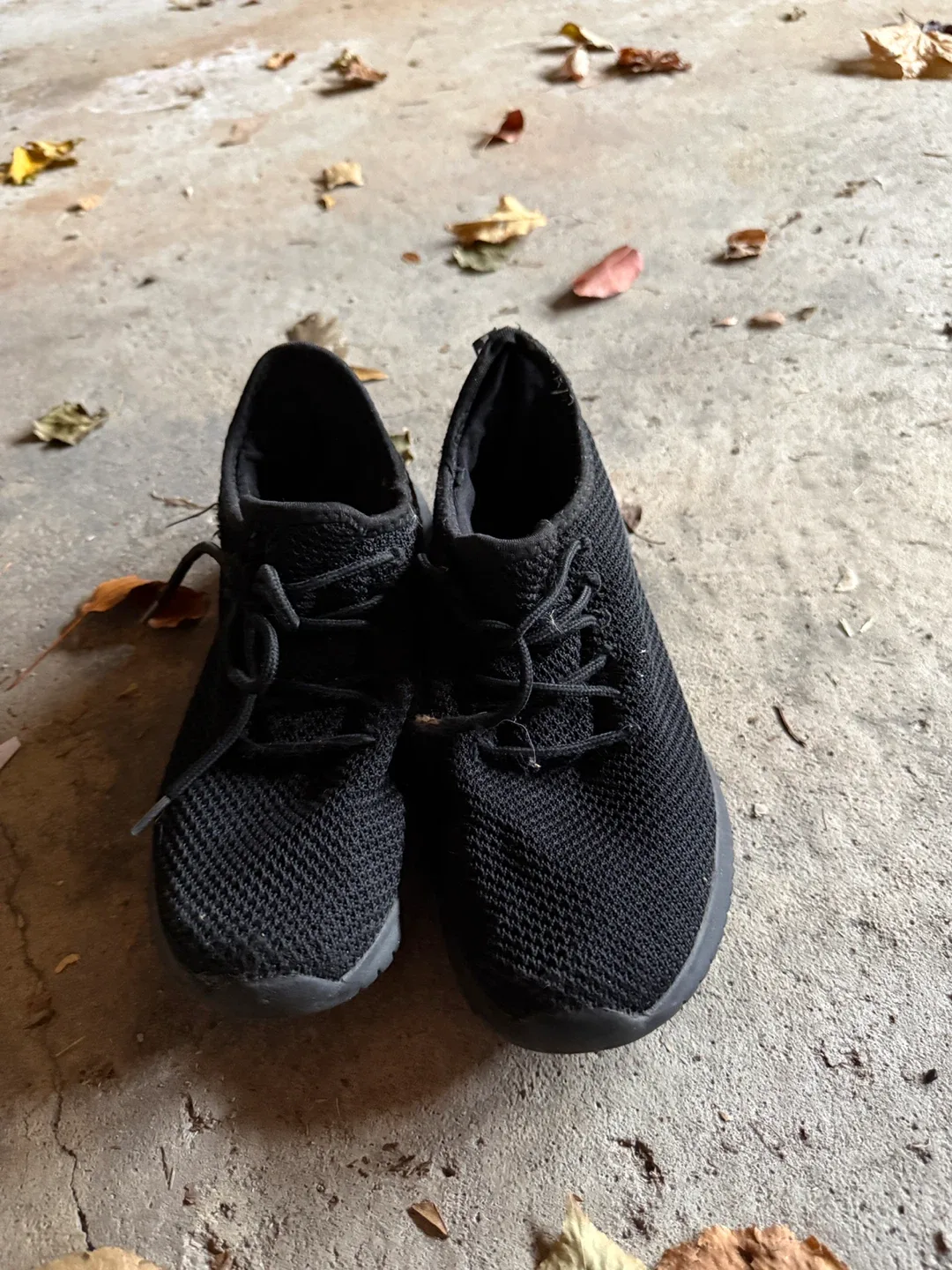 Black Running Shoes - Size 9 image indicator(2)