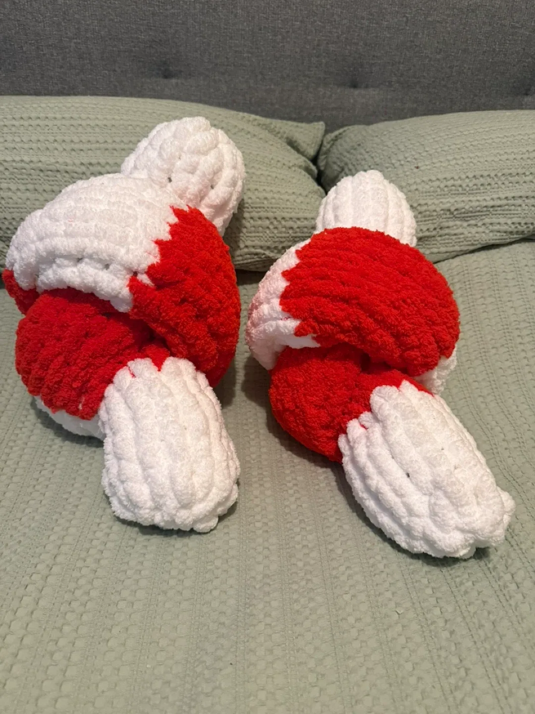 Decorative Knot Pillows - Red & White image indicator(3)