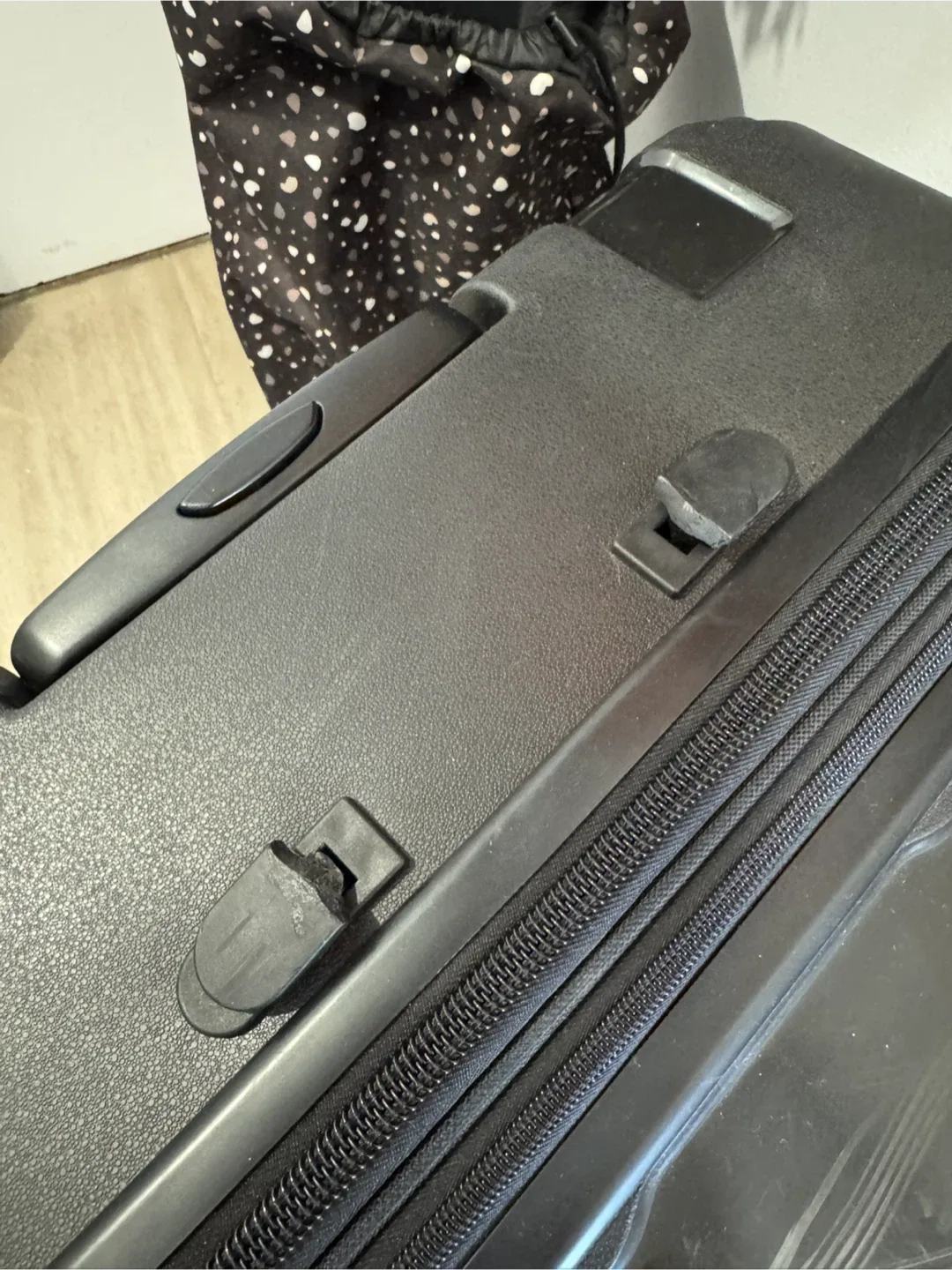 Hard-Shell Travel Luggage image indicator(3)