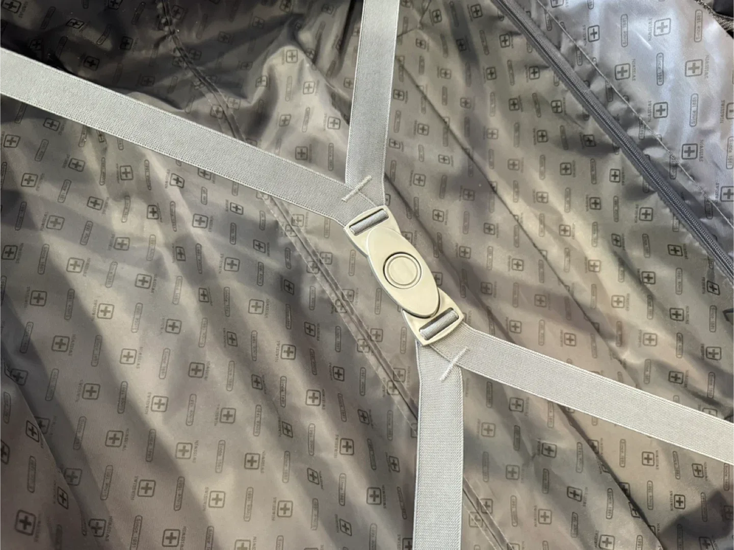 Hard-Shell Travel Luggage image indicator(7)