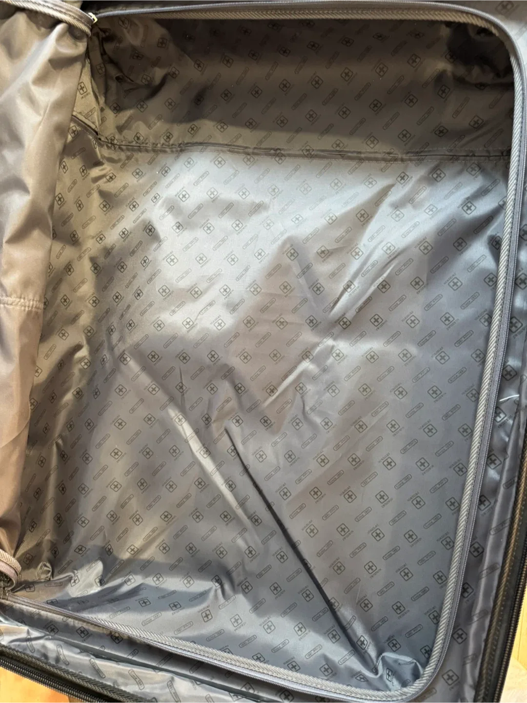 Hard-Shell Travel Luggage image indicator(6)