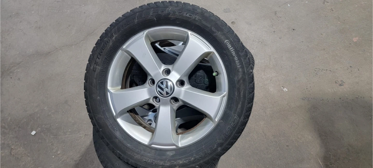 Continental Extreme Winter Contact 205/55R16 Tire