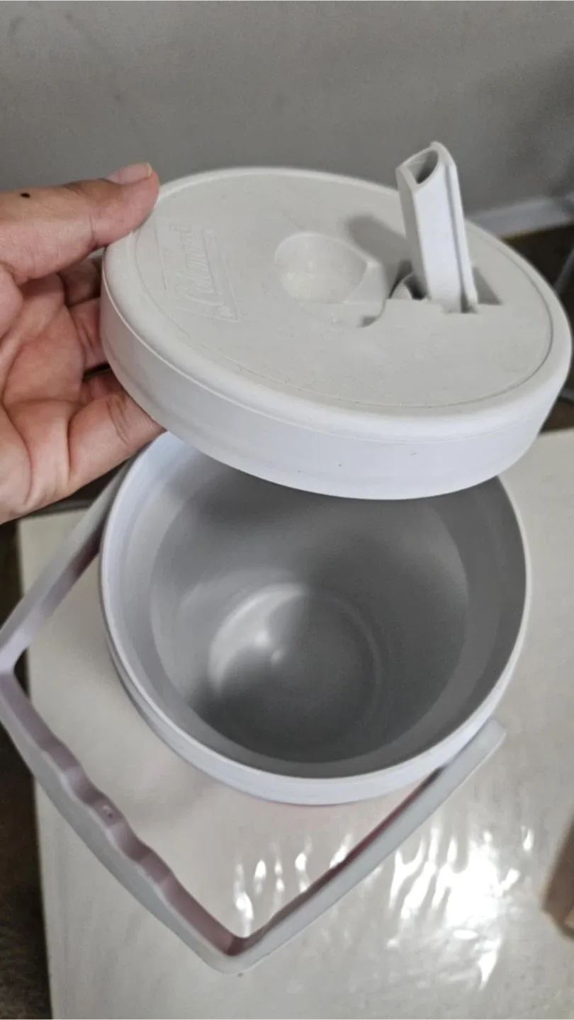 Coleman Beverage Cooler, 1/2 Gallon image indicator(2)