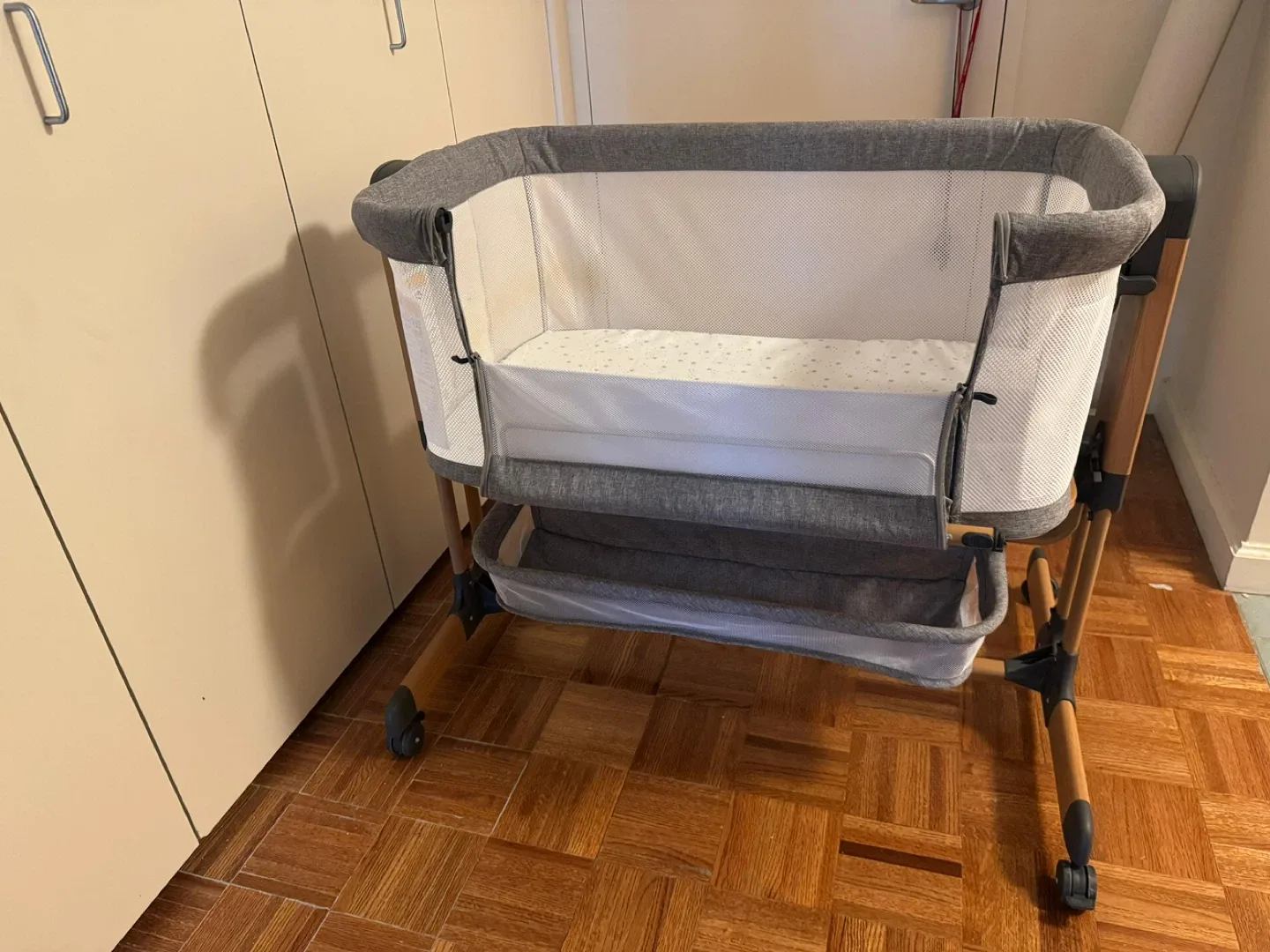 Eze Baby Beside Me Sleeper Bassinet image indicator(4)