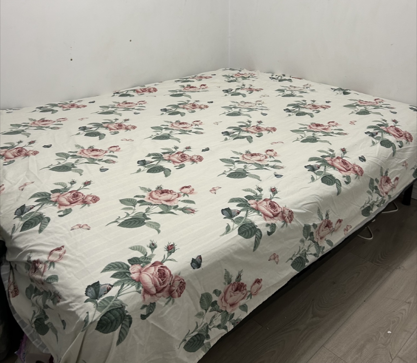 FREE QUEEN BED SET