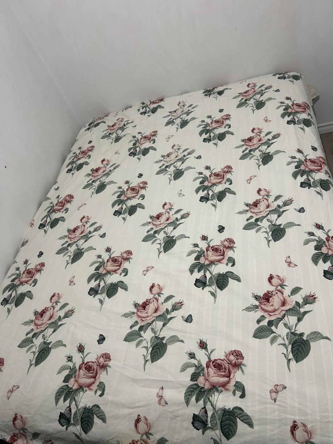 FREE QUEEN BED SET - photo 2